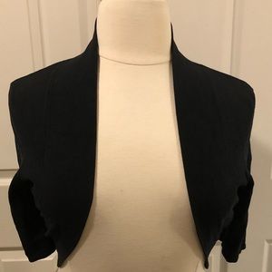 Black shortsleeved cropped sweater